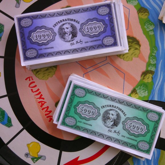 Hotel board game Spanish Version real-estate game 3 dimensional buildings player - Picture 7 of 16